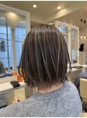 白髪ぼかしハイライトで外ハネボブ