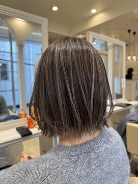 エイミーバイアフロートザガーデン 浦和店(amie by afloat the garden) 白髪ぼかしハイライトで外ハネボブ
