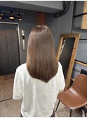 シンプルなのに洗練された透明感カラー／髪質改善トリートメント