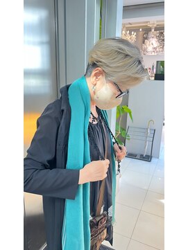 クラメールパリ 福岡(Kraemer Paris) 【白髪ぼかし】脱白髪染めハイトーン×ハンサムショート