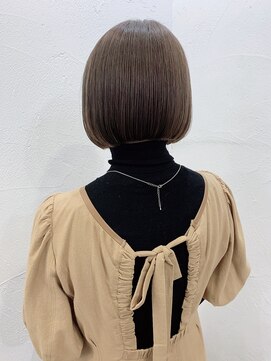 キラ 渋谷(KILLA) 【山下未紗】小顔 オリーブカラー 切りっぱなし 濡れ髪 ボブ