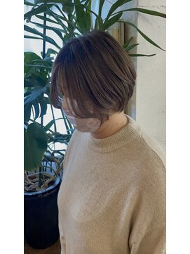 ウィークエンド(WEEKEND) 脱白髪対応くすみベージュで大人ショート ¥15400