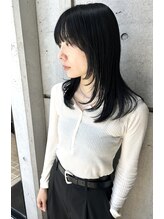 ツタ(tuta) 暗髪レイヤースタイル