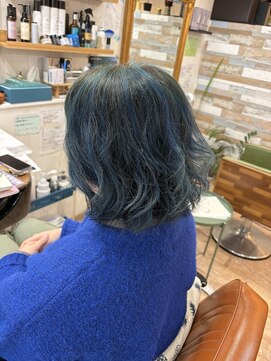 ハウオリ ヘアーワークス(Hauoli hair works) シースルーハイライト×インディゴネイビーカラー
