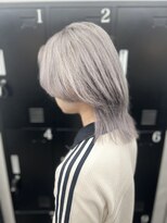アドラ(ADLLA)&nbsp;ウルフカット×ホワイトシルバー