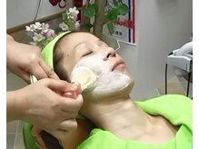 女性お顔剃り(襟足剃り、フェイシャルマッサージ付) ￥2500