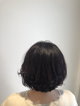 キー(KEY) 耳かけ　ショートボブスタイル