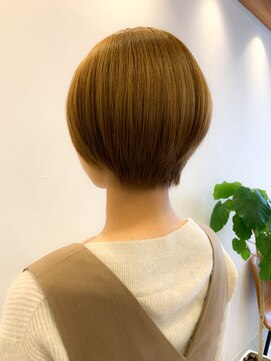 シェリアン(CHERIEN) Wカラー（ブリーチ&リトーノカラー）ショートボブ　20代編