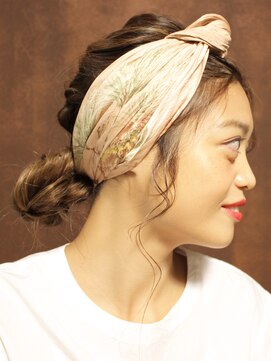 シアンデルカ(CYANDELUCCA) ルーズで可愛いいクセ毛風スカーフアレンジ