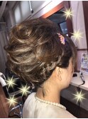 ショートヘアでも華やかアレンジ