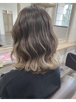 リズム(lysm)&nbsp;外国人風 バレイヤージュカラー