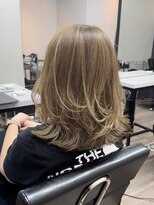 ヴィフ 大船(VIF)&nbsp;白髪ぼかしハイライトカラケアブリーチレイヤーカットくびれヘア