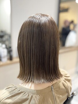 アンヒュッテ(ANHUTTE) 外はねボブ×ハイライト