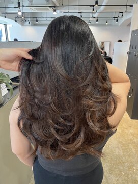 メリー オオサカ(Merly Osaka) butterfly cut