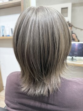 リア(Li'a) ミルクティーベージュ×ホワイトハイライト/透け感/外国人風