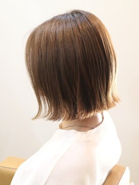 シャンティ 顎ラインボブ/ベージュカラー