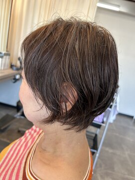 スイ(Sui) #脱白髪染めハイライトショート