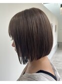 ハイトーンボブで明るく柔らかい印象に