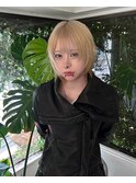 ショートレイヤー ブロンド ハイトーン シャギーカット