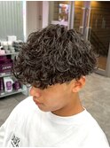 スペインカールスパイキーショートブルーブラックフェザーパーマ