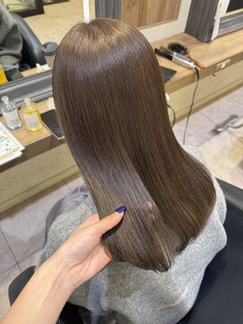 ケンジ 横須賀中央(KENJE) 赤みを抑えた柔らかベージュ