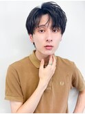 大人のメンズパーマ七三分けソフトツイスト無造作束感黒髪