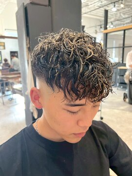 スペックホルダー(Spec Holder) フェザーパーマハイライトスパイラルフェード