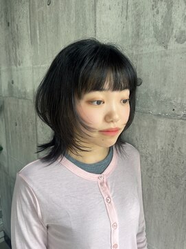 ヴァーチュ(Virtue) 顔まわりレイヤーでつくる、抜け感ウルフスタイル