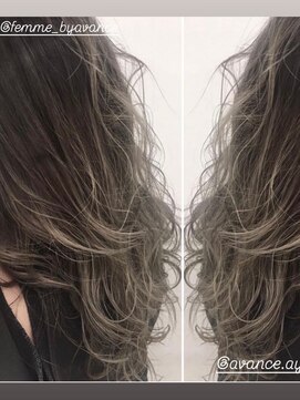 ファムバイアヴァンス(Femme by AVANCE.) ホワイトグレージュ外国人風スモーキーグレージュロング