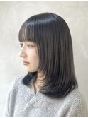 顔まわりレイヤーカット　ウルフカット　アッシュカラー