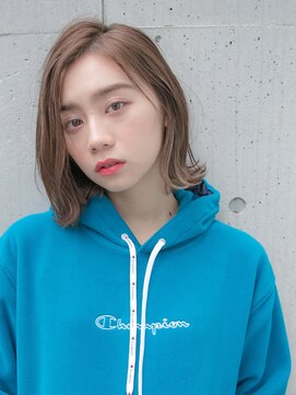 ルティア(Lutia) スモーキーベージュで更に色白効果☆