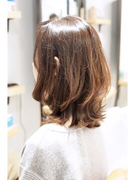 ミッシェル アフロート(michelle afloat) 10代20代30代40代50代東京小顔ひし形トップふんわり動き外ハネ