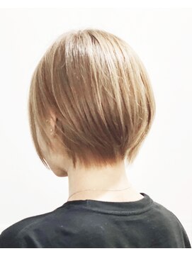 リリー ヘアー デザイン(LILY HAIR DESIGN) 丸みフォルムくびれショートヘア　ベージュカラー