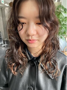 メゾンアトリエ(MaisonAtelier) セミロングパーマスタイル