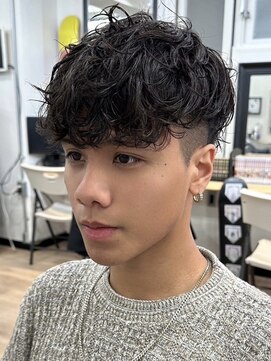 ウェイビーエフティフィフス 横浜西口(WAVEY ft.fifth) スペインカールフェードラルフカール外国人風パーマラフカール