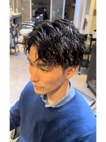 クオンヒール(QUON HEAL)&nbsp;刈り上げセンターパートフェザーパーマサーフカールｎ