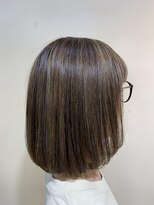 アズール 草加(azule)&nbsp;ボブ　白髪ぼかし　ハイライトカラー