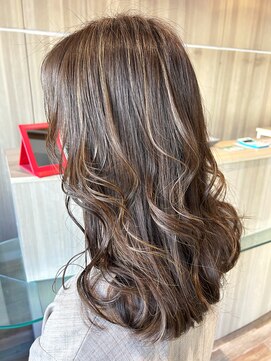 ラヴィエール(LAVIERE by R-EVOLUT) 白髪ぼかしハイライト　マロンベージュ　レイヤーカット