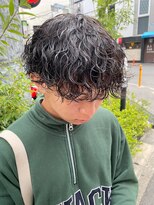 スパイラルパーマツイストパーマアップバング短髪メッシュ