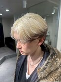 17447ホワイトブロンドフェザーウルフ刈り上げツーブロック