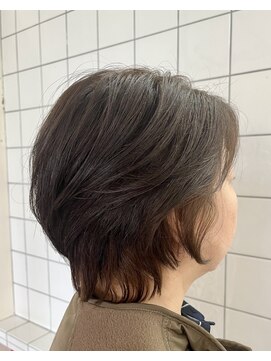 美容室 スパイス(SPICE) アッシュ系カラーショートスタイル