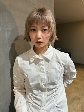 リリック(LYLICK) ベージュショート