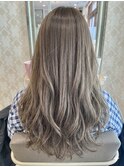 オリーブベージュで柔らかい透明感スタイル
