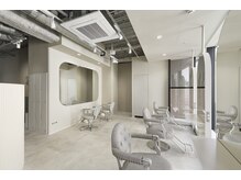 ウールトウキョウ 渋谷(wool TOKYO)の雰囲気（渋谷を見渡せる、可愛くてやわらかい光の店内。[渋谷/縮毛矯正]）