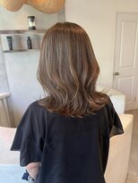 ロエ(loe) 作り込み過ぎない無造作レイヤーで大人の色気を。白髪率40%
