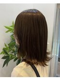 オリーブベージュ×艶×透明感