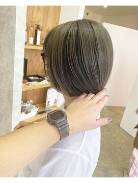 ニド(2do) グレージュアンブレラカラー+柔らかボブ