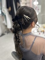 ラモ(RAMO)&nbsp;結婚式お呼ばれ変形ポニーテール