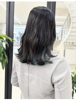 エブリ(evri)&nbsp;ブリーチを使ったインナーカラーでおしゃれヘアに！