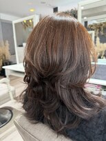 サロウィン 千葉(SALOWIN)&nbsp;ノンジアミンカラー×バタフライレイヤーカット（オリーブ）
